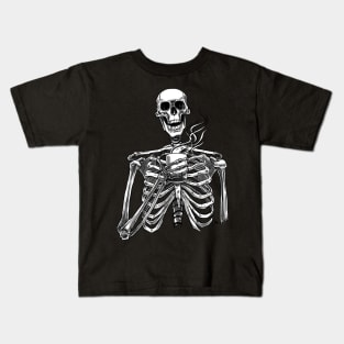 Halloween skeleton drinking coffee black Kids T-Shirt